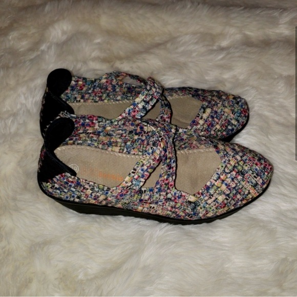 Gently Used Bernie Mev Lulia Wedge. - Picture 6 of 10